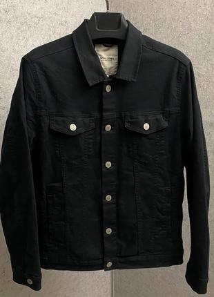 Чорна джинсова куртка від бренда jack&amp;jones2 фото
