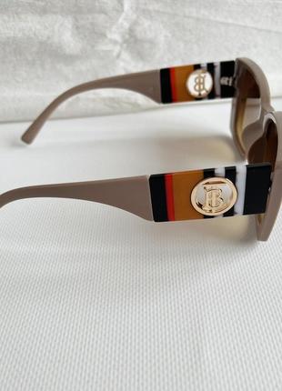 Солнцезащитные очки burberry2 фото