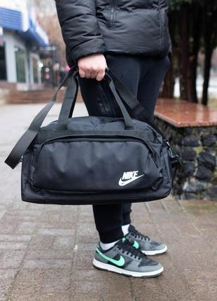 Спортивна сумка nike чорна, є різні бренди в наявності