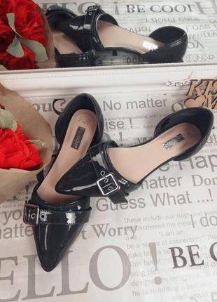Очень крутые туфли босоножки с пряжками primark