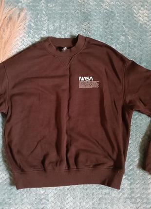 Свитшот шоколадного цвета от h&m nasa