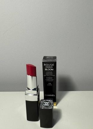 Chanel rouge coco bloom зволожувальна помада для губ1 фото