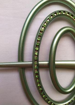 Шпилька для штор ниток овальна оливкова матова з одним рядом зелених каменів міцний пластик8 фото