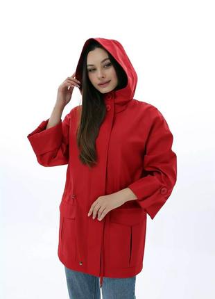 Яркая женская весенняя куртка парка красного цвета3 фото