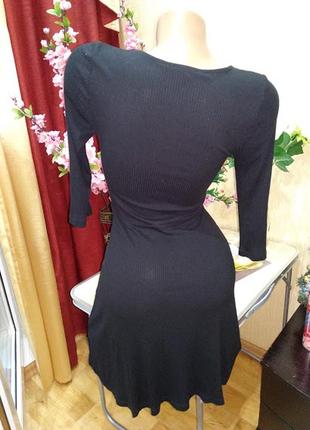 Базовое черное платье в рубчик c пуговицами primark4 фото
