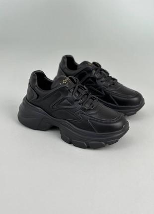 Трендові кросівки в чорному та молочному кольорі шкіра2 фото