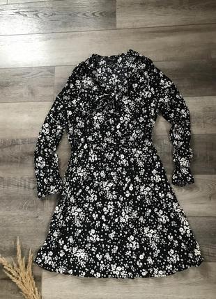 Чарівна чорна штапельна міні сукня4 фото