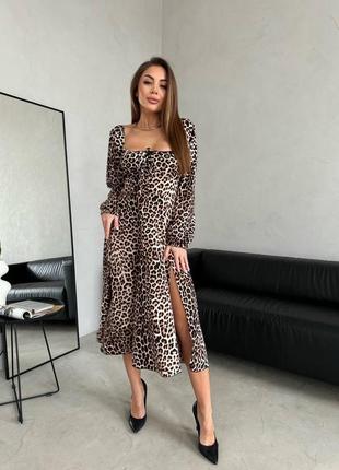 Легкое платье в длине миди с разрезом на ноге с завязками свободного кроя леопардовая коричневая стильная качественная3 фото