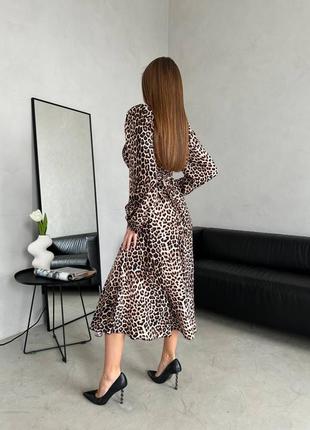 Легкое платье в длине миди с разрезом на ноге с завязками свободного кроя леопардовая коричневая стильная качественная5 фото