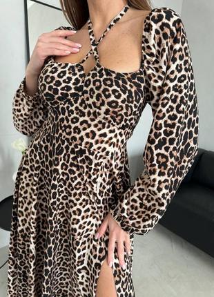 Легкое платье в длине миди с разрезом на ноге с завязками свободного кроя леопардовая коричневая стильная качественная4 фото