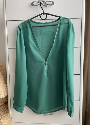 Блуза полупрозрачная с глубоким декольте