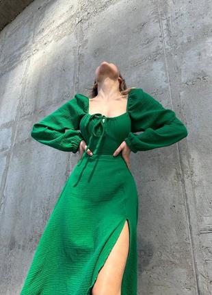 Платье миди свободного кроя с разрезом из натурального муслина с рукавами зеленая голубая стильная трендовая