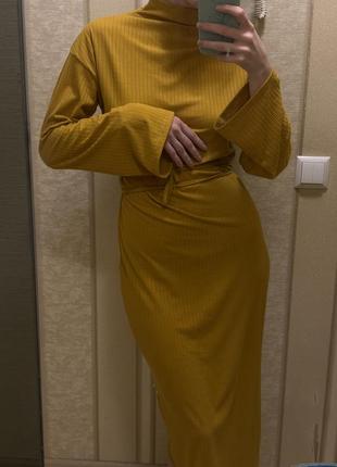 Жовтогаряча сукня міді рубчик на поясі