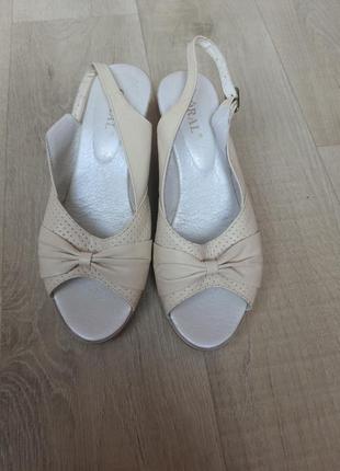 Босаножки   р. 39