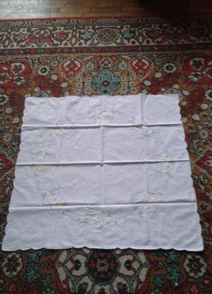 Винтажная белая с вышивкой  прямоугольная хлопковая скатерть 82,5*80,52 фото