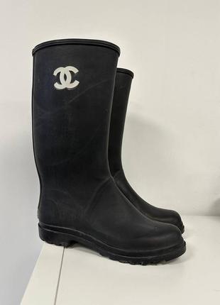 Винтажные резиновые сапоги от chanel rain boots1 фото