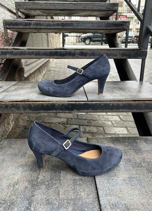 Жіночі шкіряні фірмові туфлі, бренд clarks 42 розмір 1 см скрита підошва 8 см каблук 27 см стелька