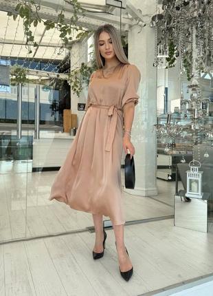 Бежева шовкова міді сукня