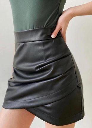 Юбка с эко кожи