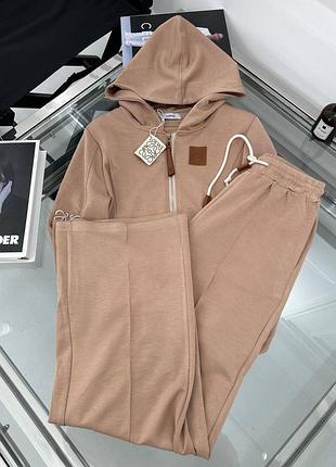 Спортивний костюм в стилі loewe