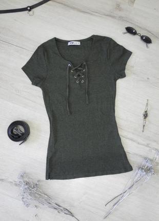 Повседневная базовая футболка цвета хаки в рубчик от бренда fb sister, размер s1 фото