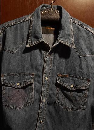 Классическая джинсовая рубашка на кнопках.4 фото