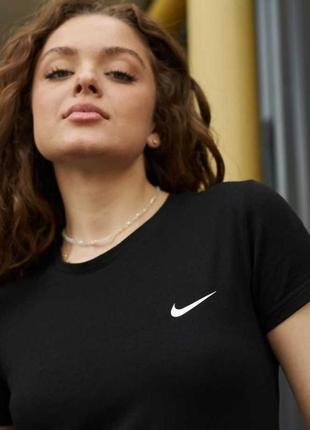 Жіноча футболка nike чорна2 фото