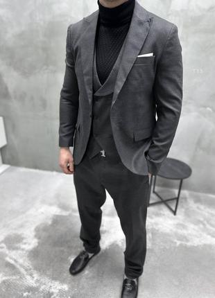 Темно серый классический костюм мужской тройка1 фото