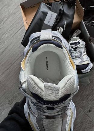 Круті жіночі та чоловічі масивні кросівки у стилі balenciaga cargo sneaker in white grey сіро-бежеві10 фото