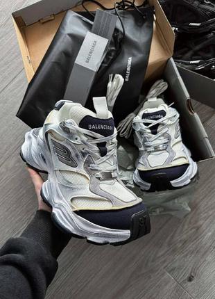 Круті жіночі та чоловічі масивні кросівки у стилі balenciaga cargo sneaker in white grey сіро-бежеві3 фото