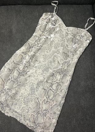 Плаття в зміїний принт в складі шовк