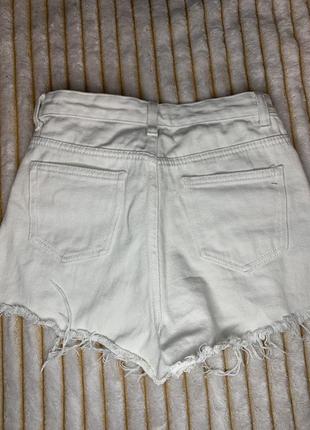 Белые короткие шорты с высокой талией. джинсовые шорты4 фото