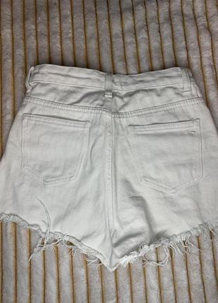 Белые короткие шорты с высокой талией. джинсовые шорты6 фото