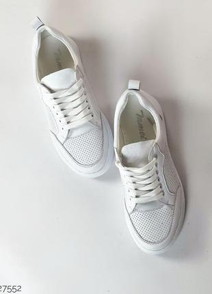 Натуральные кожаные белые кеды - кроссовки с сквозной перфорацией