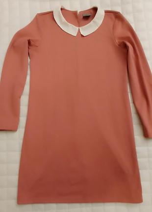 Платье с воротничком.тянится.