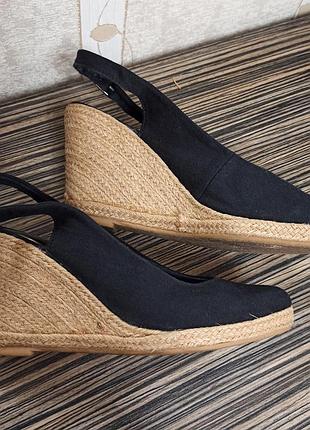 Босоножки на платформе черные mss