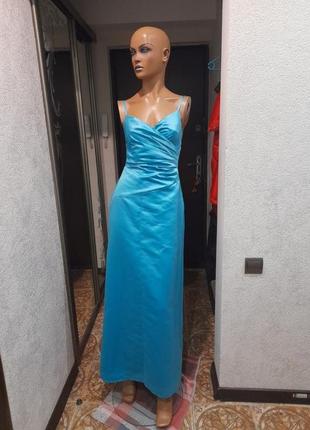 Гарна сукня.