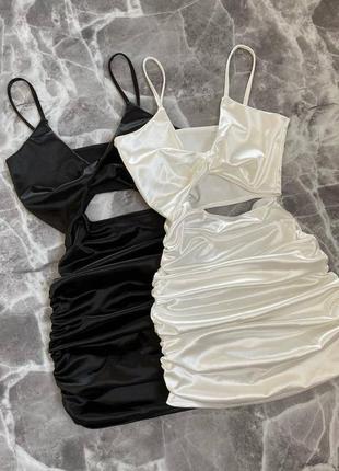 Роскошное атласное современное платье в длине мини на бретельках с вырезами синяя белая черная стильная2 фото