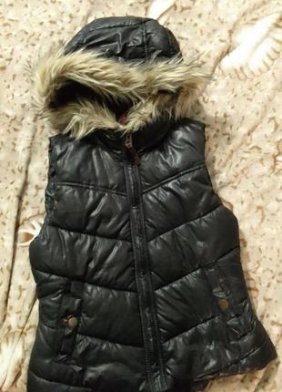 Классная безрукавка divided