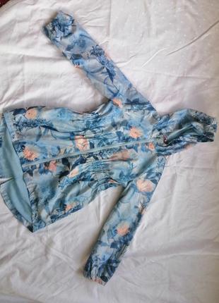 Очень красивая ветровая, плащик. курточка, парка