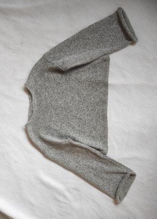Серый свитер с рукавами-трубами от zara.