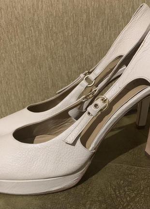 Продам елегантні італійські шкіряні туфлі на високих підборах, р. 9,5