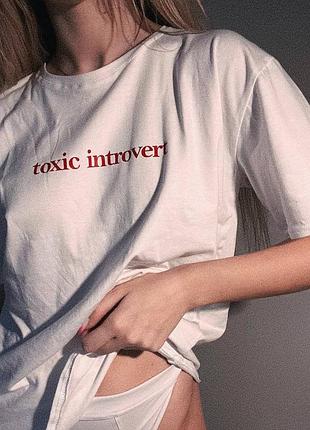 Футболка introvert