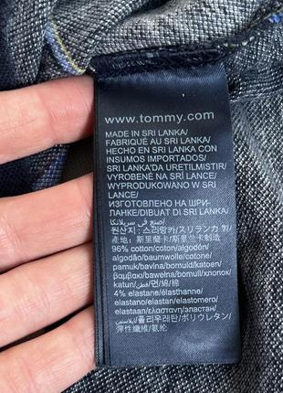 Футболка поло tommy hilfiger темно синя з малюнком прапорці  розмір m6 фото