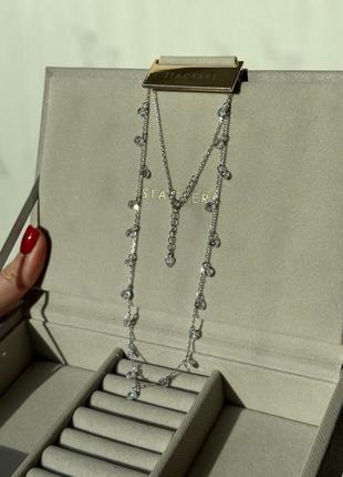 Брендовая подвеска в серебряном цвете с камнями