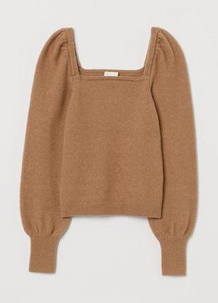 Коричневый свитер с квадратным вырезом декольте и рукавами фонариками