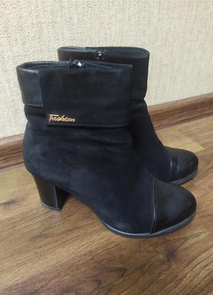 Женские замшевые ботинки