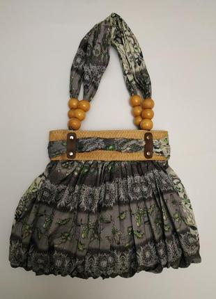 Летняя сумочка с деревянными бусами и соломкой5 фото