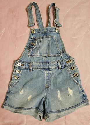 Джинсовый комбинезон.