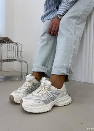 Женские кроссовки